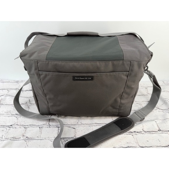 Lowepro Nova Sport 35L AW Camera Messenger Bag Gray Laptop Sleeve Padded Insert - Picture 2 of 9